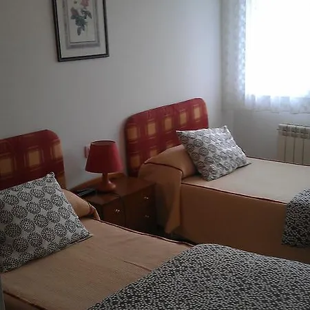 Guest house Residencia Minones 2*